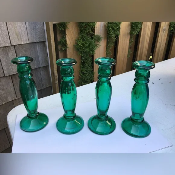 Recycled glass bud vase - GREEN - Picture 1 of 3